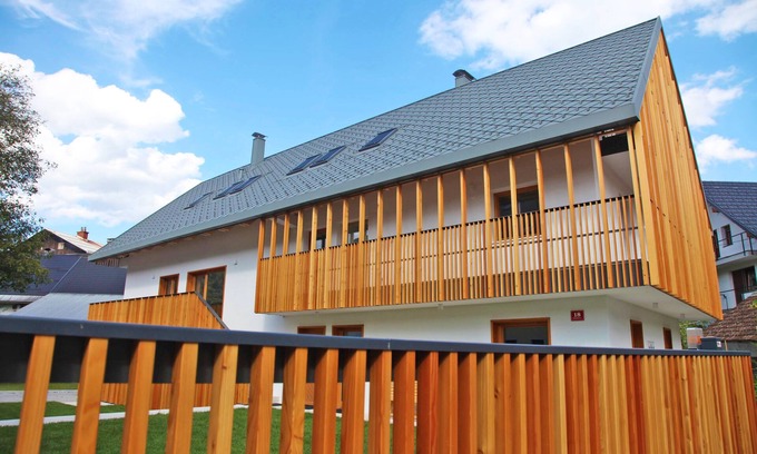 Bohinjska Bistrica Apartamento | Apartment Jurijana - New 4-Bedroom Triplex with Sauna & Garden