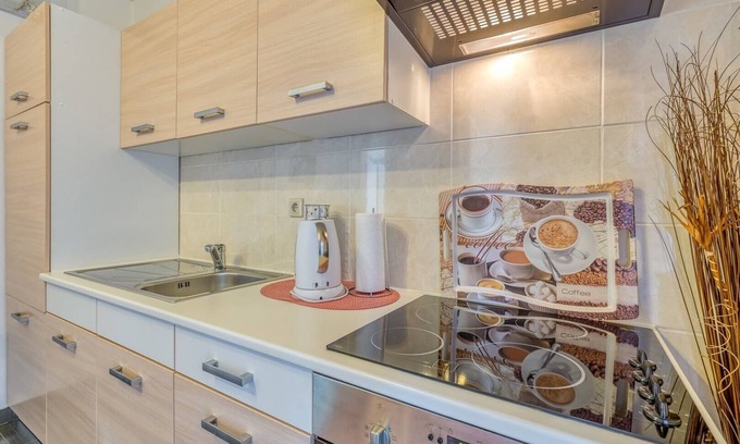 Cancini Apartamento | Kardumovic / Apartment No.2 Brown with Garden View