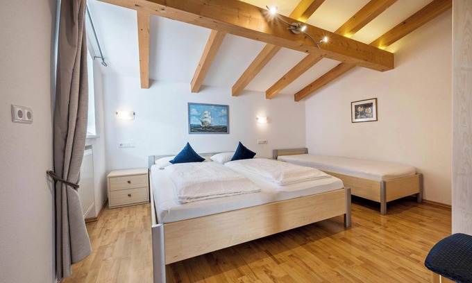 Naz Apartamento | Apartamento "Klementhof Nr 5" con vistas a la montaña, piscina, Wi-Fi, balcón y jardín