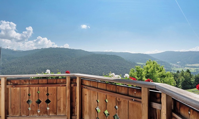 Molten Apartamento | Apartamento 'Kornblume' con vistas a la montaña, jardín compartido y Wi-Fi