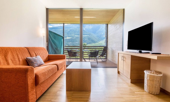Silandro Apartamento | Apartamento 'Kortscherhof Depandance Apt 1' con vistas a la montaña, terraza privada y Wi-Fi