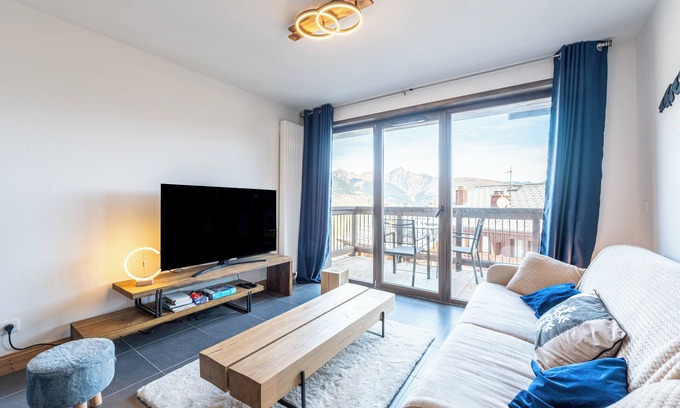 Montalbert Apartamento | Apartamento 'L'écrin Des Sapins' con vistas a la montaña, balcón y Wi-Fi