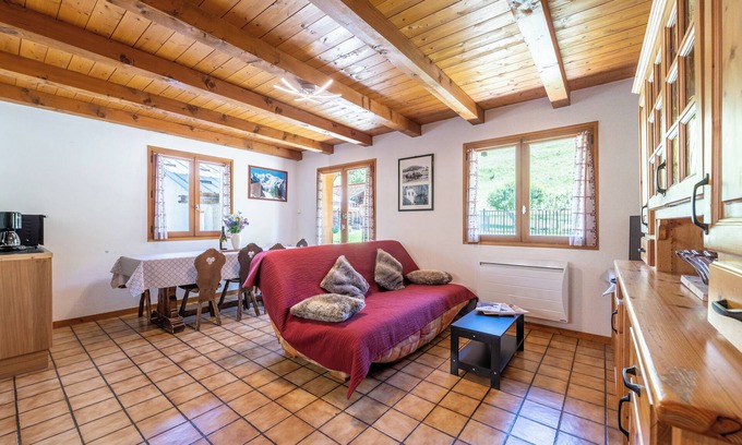 Crest-Voland Apartamento | Apartamento 'L'Écureuil, Piscine Et Aire De Jeux' con vistas a la montaña, terraza privada y Wi-Fi