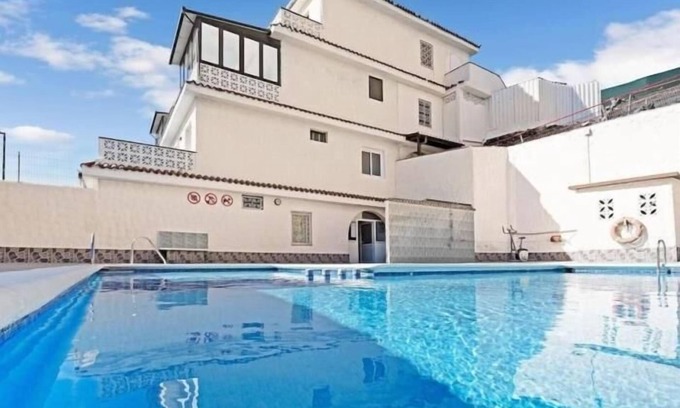Las Rosas Apartamento | Apartamento La Vida - Apartamento de dos dormitorios con piscina