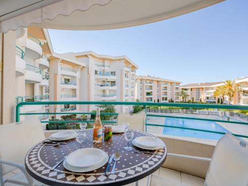 Frejus Port Apartamento | Apartment L'Open-1 by Interhome