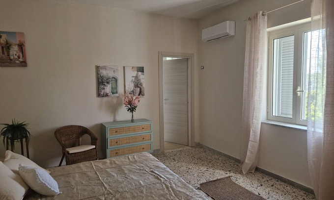 Capaccio Scalo Apartamento | Apartamento 'L'Orchidea' con jardín privado, Wi-Fi y aire acondicionado