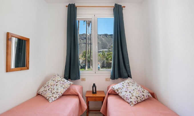 Puerto Naos Apartamento | Apartamento 'La Bayana - 6' con vistas al mar, piscina compartida y Wi-Fi