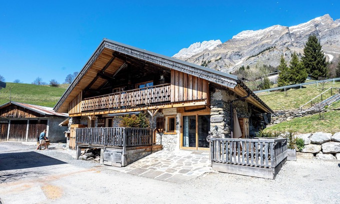 La Giettaz Apartamento | Apartamento 'La Bergerie' con vistas a la montaña, terraza privada y Wi-Fi