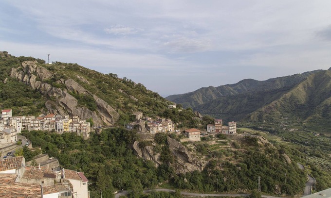 Motta Camastra Apartamento | Apartment 'La Casa Della Nonna' with Mountain View, Private Terrace and Air Conditioning