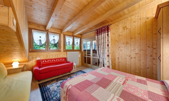 Vodo Cadore Apartamento | Apartamento 'La Casa Dei Cervi - Mansarda' con vistas a la montaña, balcón y Wi-Fi