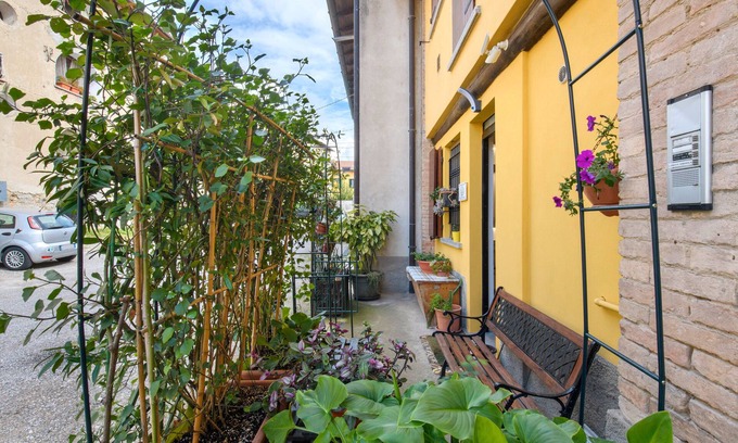 Monguzzo Apartamento | Apartment 'La Casa Del Barba' with Wi-Fi