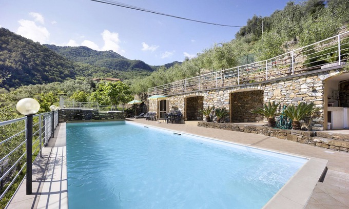 Rossi Apartamento | Apartamento 'La Cicala 5' con piscina compartida, terraza privada y jardín compartido
