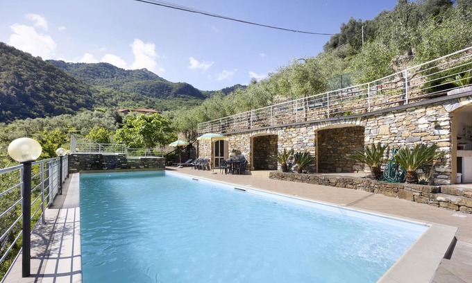 Rossi Apartamento | Apartamento 'La Cicala 2' con piscina compartida, terraza privada y jardín compartido