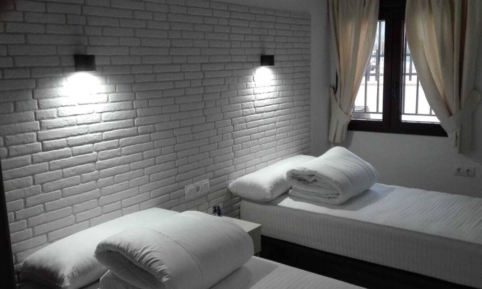 Chiclana de Segura Apartamento | Apartamento 'La Teja 1' con vistas a la montaña, Wi-Fi y aire acondicionado