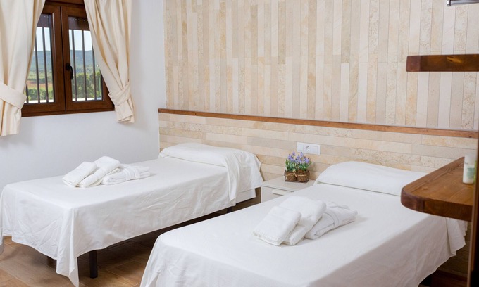 Chiclana de Segura Apartamento | Apartamento 'La Teja 4' con vistas a la montaña, Wi-Fi y aire acondicionado