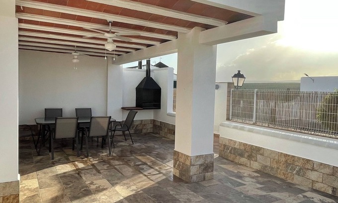 Chiclana de Segura Apartamento | Apartamento 'La Teja 7' con vistas a la montaña, Wi-Fi y aire acondicionado