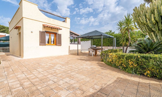 Ognina Apartamento | Apartamento 'La Gialla' con terraza privada, Wi-Fi y aire acondicionado