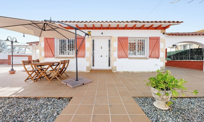 Banyeres del Penedés Chalet De Esquí | Apartamento 'La Lola' con terraza privada, Wi-Fi y aire acondicionado