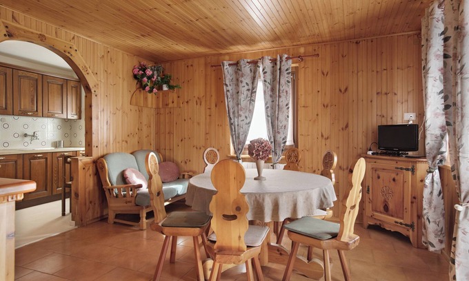 Cogne Apartamento | Apartamento 'La Maison Du Bonheur Lillaz' con vistas a la montaña, jardín compartido y balcón