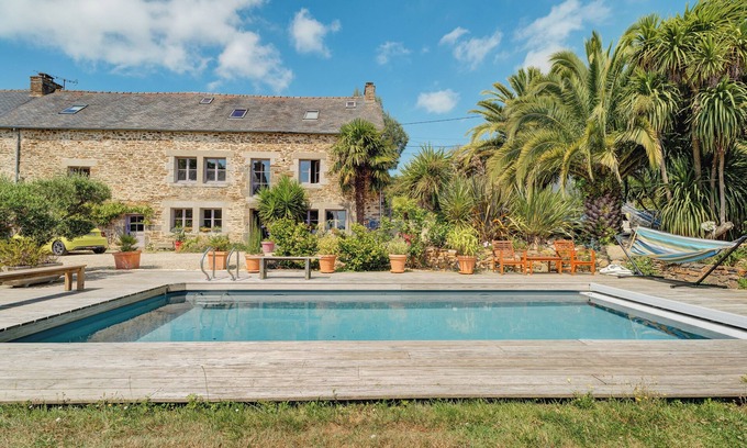 Plouer-sur-Rance Apartamento | Apartamento 'La Petite Hautière' con piscina compartida, Wi-Fi y aire acondicionado