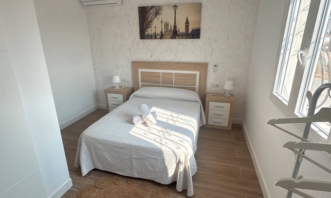 Pujaire Apartamento | Apartment 'La Palmera' with Private Terrace and Air Conditioning
