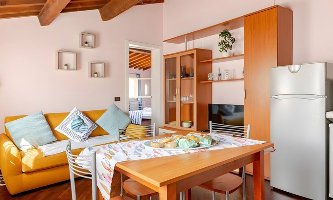 Livorno Apartamento | Apartment 'La Piccola Venezia' with Wi-Fi