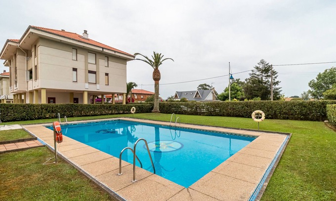 Suances Apartamento | Apartamento 'La Ribera' con vistas a la montaña, piscina compartida y Wi-Fi