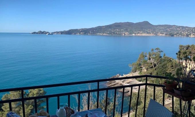 Zoagli Apartamento | Apartamento 'La Solatia' con vistas al mar, balcón y aire acondicionado