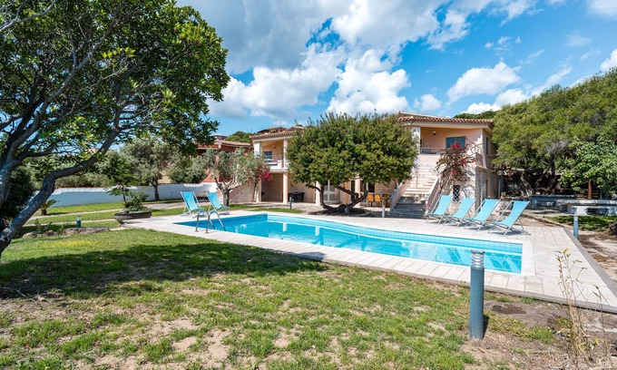 Sas Linnas Siccas Apartamento | Apartamento 'La Vela Blu' con piscina compartida, Wi-Fi y aire acondicionado