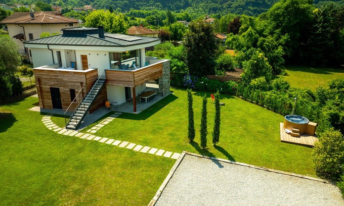 Colico Apartamento | Apartamento 'La Villa del Lago in Giardino' con vistas al mar, Wi-Fi y aire acondicionado