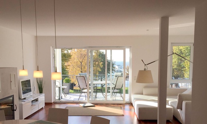 Nonnenhorn Apartamento | Apartamento de lujo en primera fila de mar con un gran balcón orientado al sur con vistas al lago