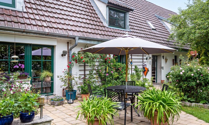 Neudrossenfeld Apartamento | Apartamento 'Landlust' con terraza compartida, jardín compartido y Wi-Fi