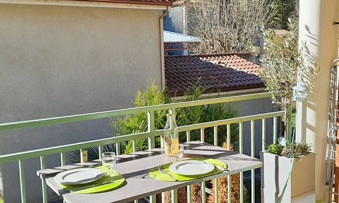 Digne-les-Bains Apartamento | Apartamento 'Le Dignois' con piscina compartida y balcón