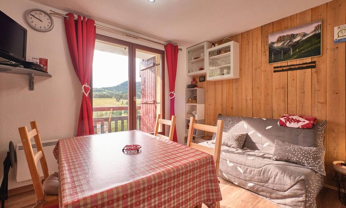 Gresse-en-Vercors Apartamento | Apartamento 'Le Serpaton' con vistas a la montaña y balcón