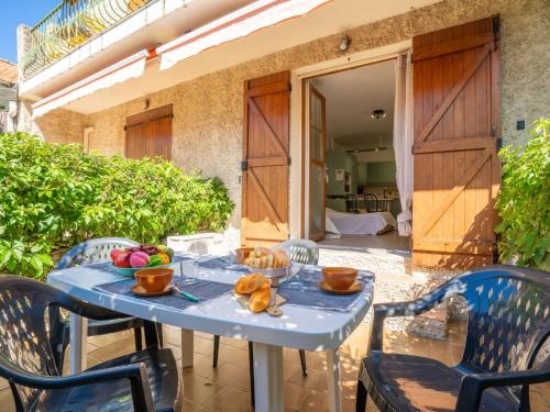 Les Lecques Apartamento | Apartment Le Lido-3 by Interhome