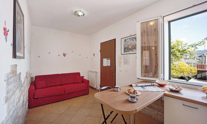 Torrazza Apartamento | Apartamento 'Le Mimose Bilo 4 Bis' con vistas a la montaña, piscina, jardín y Wi-Fi, se admiten mascotas