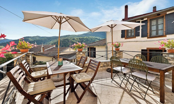 Cardoni Apartamento | Apartamento "Le Peonie - Celestino" con vistas a la montaña, jardín y Wi-Fi