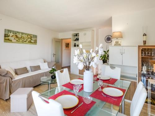 Cros-de-Cagnes Apartamento | Apartment Le Poséidon by Interhome