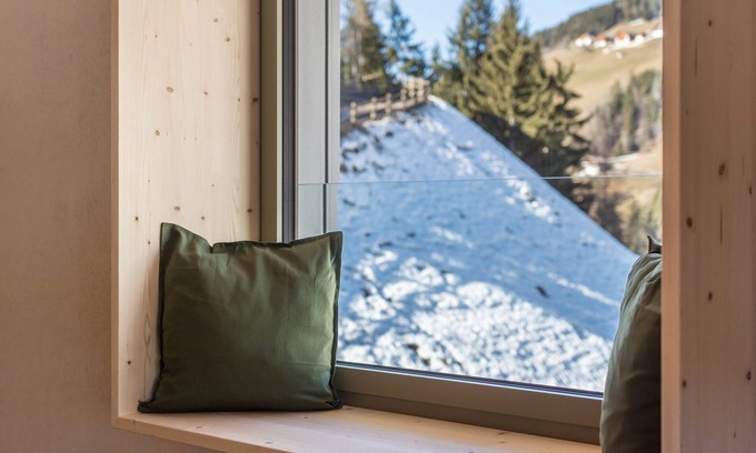 Santa Maddalena Apartamento | Apartamento 'Lena Dolomites Luxury Suite' con vistas a la montaña, terraza privada y sauna