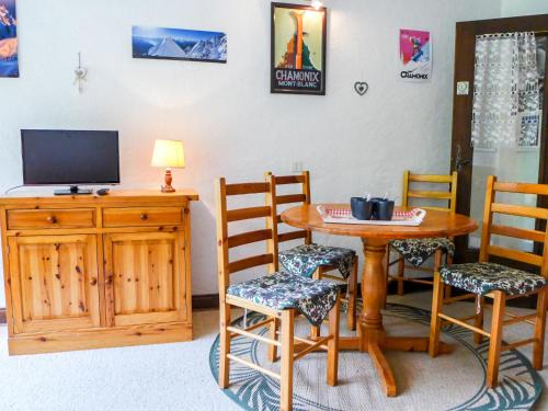 Chamonix City Centre Apartamento | Apartment Les Pècles by Interhome
