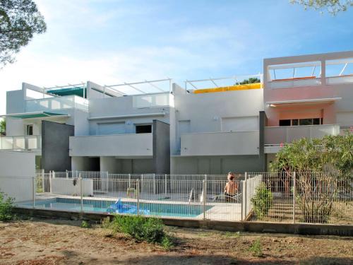 Argeles Plage Apartamento | Apartment Les Pins Parasols-2 by Interhome