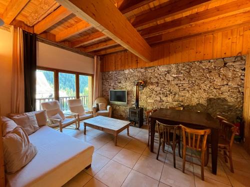 Oz-en-Oisans Apartamento | Apartment Les Rousses 3 minutes from Alpe dHuez Grand Domaine via Oz en Oisans