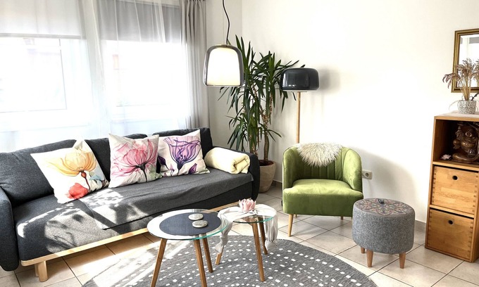 Bastheim Apartamento | Apartamento 'Lichte Wohnung Zum Wohlfühlen' con balcón y Wi-Fi