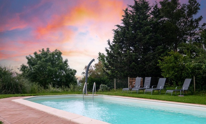 Gallina Apartamento | Apartamento "Lilla" con vistas a la montaña, piscina compartida y Wi-Fi