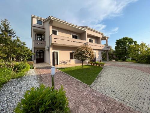 Crno Apartamento | Apartment Lina