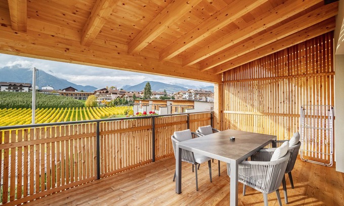 Naz Apartamento | Apartamento 'Linderhof Panorama Terrasse' con vistas a la montaña, piscina compartida y Wi-Fi