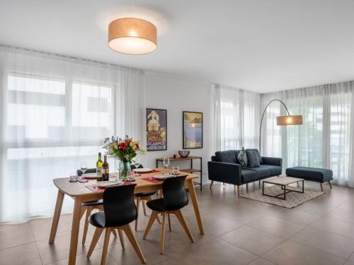 Locarno Apartamento | Apartment LocTowers A3-7-3 by Interhome