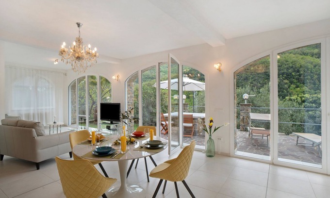 Casanova Lerrone Apartamento | Apartamento 'Loggia Oliveto' con vistas a la montaña, Wi-Fi y aire acondicionado