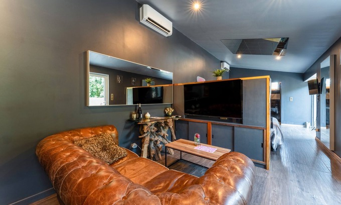 Caderousse Apartamento | Apartamento 'Love Room - Rhôna' con Wi-Fi y aire acondicionado