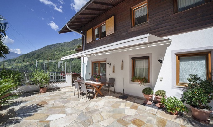 San Leonardo in Passiria Apartamento | Apartment "Löwenzahn" with Mountain View, Pool, Wi-Fi, Balcony & Garden